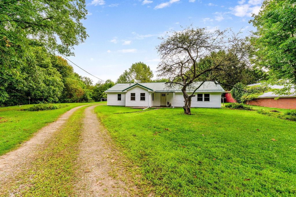 Photo of 10819 Tucker Road, Mount Vernon, OH 43050 (MLS # 226014531)