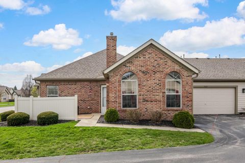 Photo of 2601 Landings Way, Grove City, OH 43123 (MLS # 226009664)