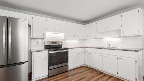 Tiny photo for 469 King Court, Newark, OH 43055 (MLS # 226005483)