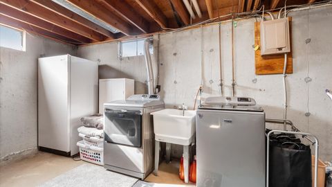 Tiny photo for 469 King Court, Newark, OH 43055 (MLS # 226005483)