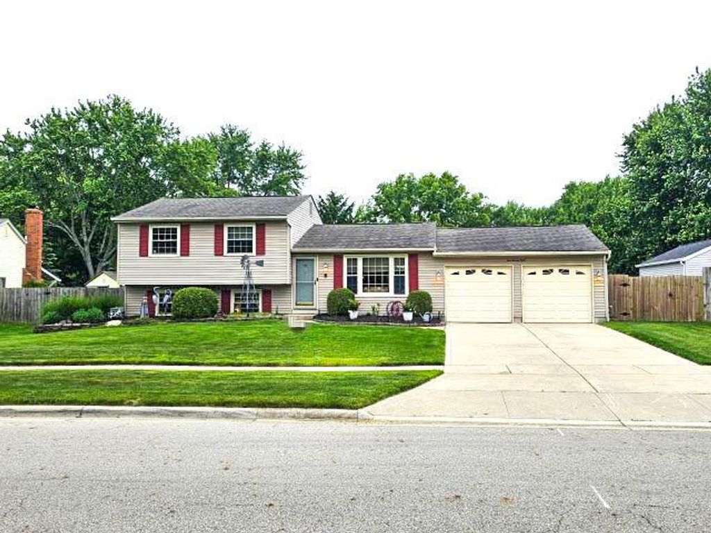 Photo of 528 Pickerington Hills Drive, Pickerington, OH 43147 (MLS # 226018495)