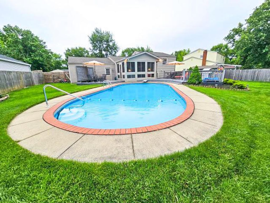 Photo of 528 Pickerington Hills Drive, Pickerington, OH 43147 (MLS # 226018495)