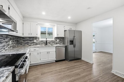 Tiny photo for 651 Cranfield Place, Columbus, OH 43213 (MLS # 225045446)