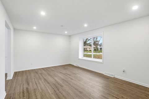 Tiny photo for 651 Cranfield Place, Columbus, OH 43213 (MLS # 225045446)