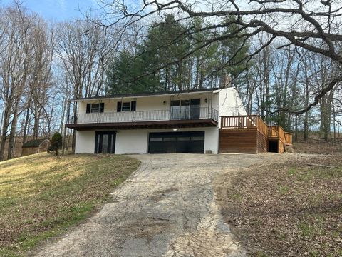 Photo of 326 Lakewood Drive, Chillicothe, OH 45601 (MLS # 226008672)