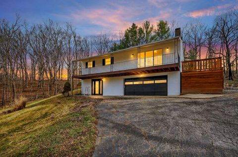 Photo of 326 Lakewood Drive, Chillicothe, OH 45601 (MLS # 226008672)