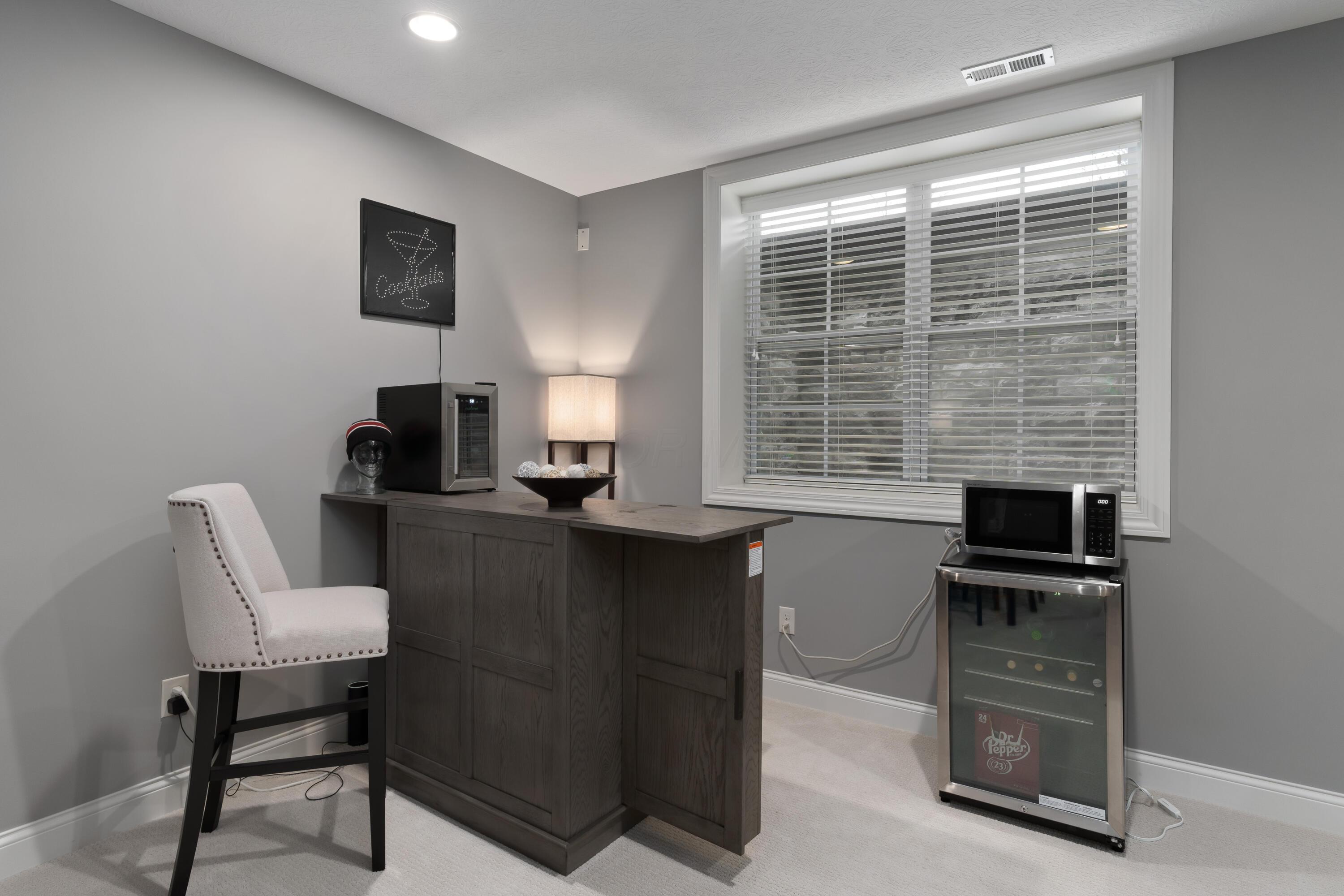 Powell, Ohio 43065, United States, 5 Bedrooms Bedrooms, ,5 BathroomsBathrooms,Residential,Contingent,7805