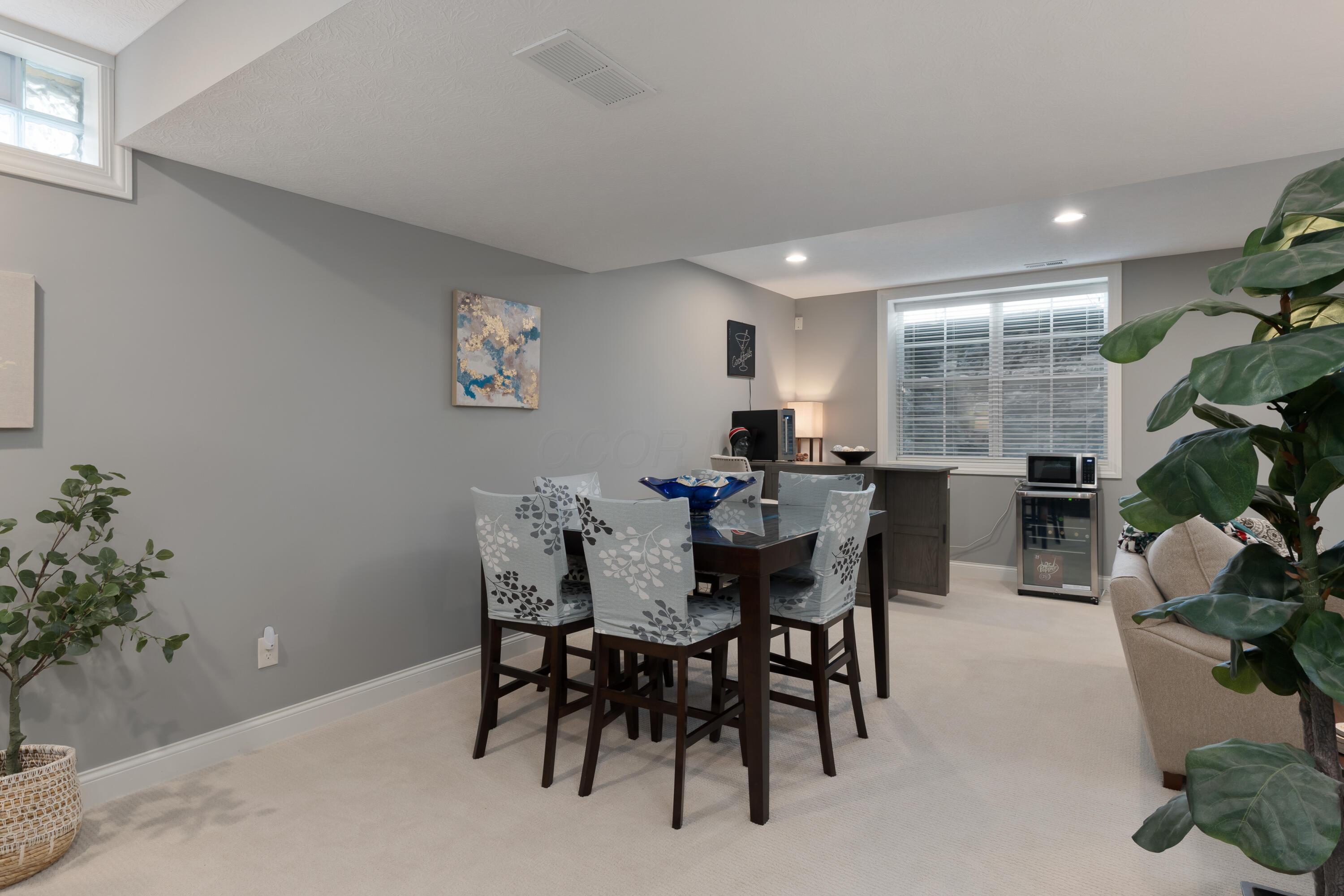 Powell, Ohio 43065, United States, 5 Bedrooms Bedrooms, ,5 BathroomsBathrooms,Residential,Contingent,7805