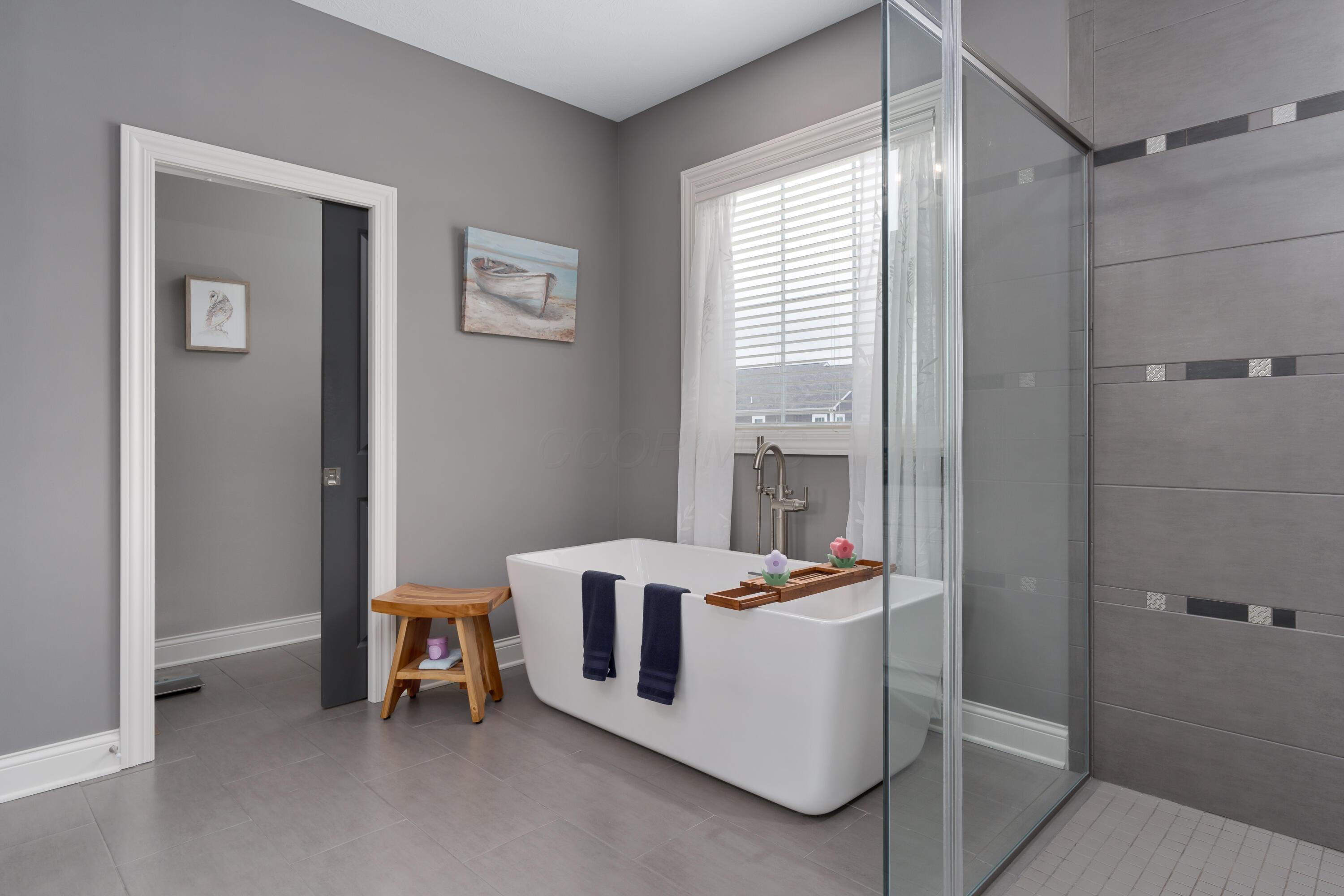 Powell, Ohio 43065, United States, 5 Bedrooms Bedrooms, ,5 BathroomsBathrooms,Residential,Contingent,7805