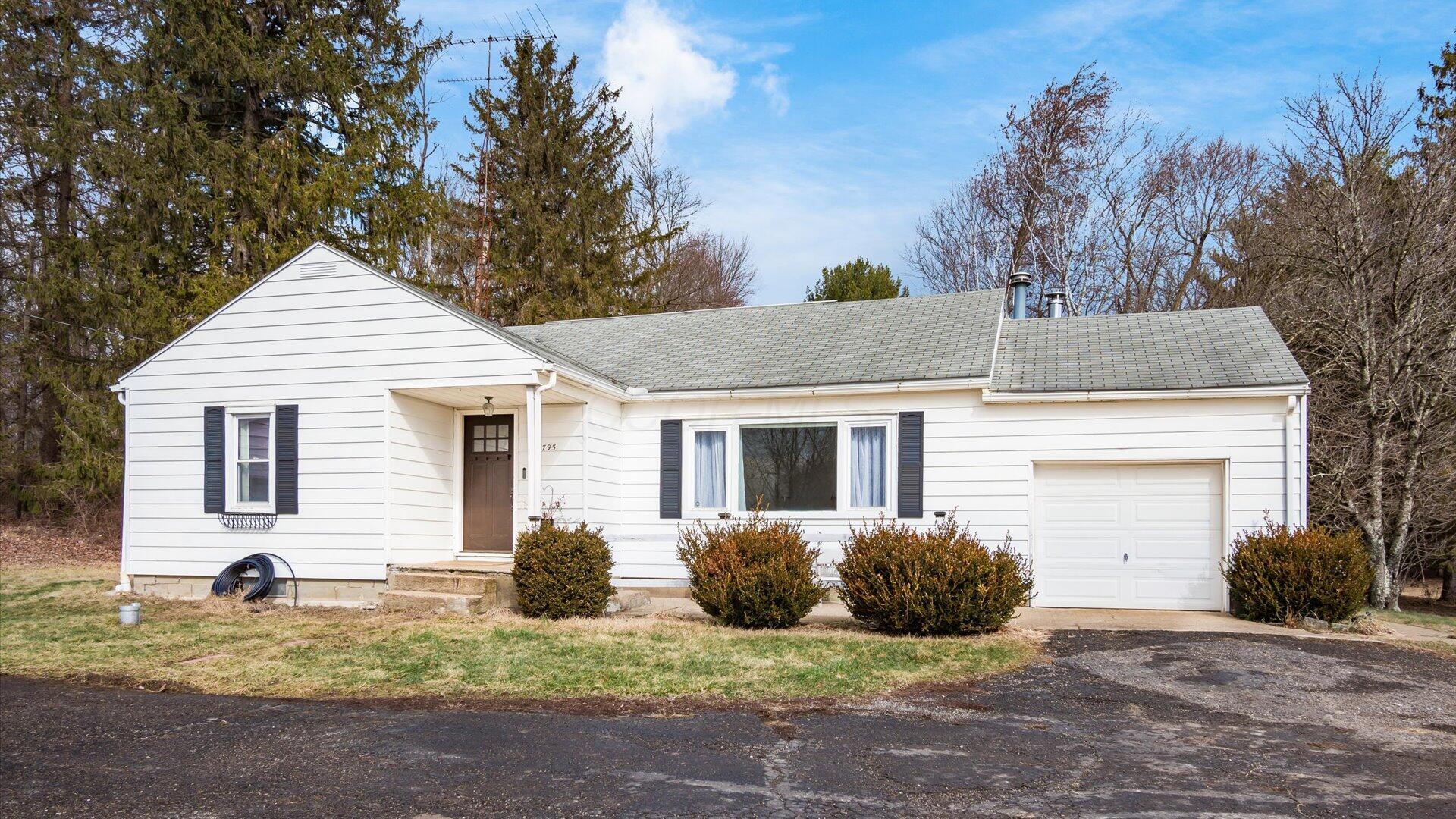 9795 W Pike, Hopewell, Ohio image 1