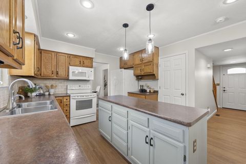 Tiny photo for 3280 River Place Drive, Columbus, OH 43221 (MLS # 225044929)