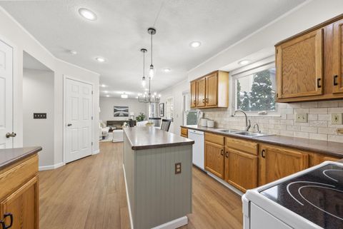 Tiny photo for 3280 River Place Drive, Columbus, OH 43221 (MLS # 225044929)