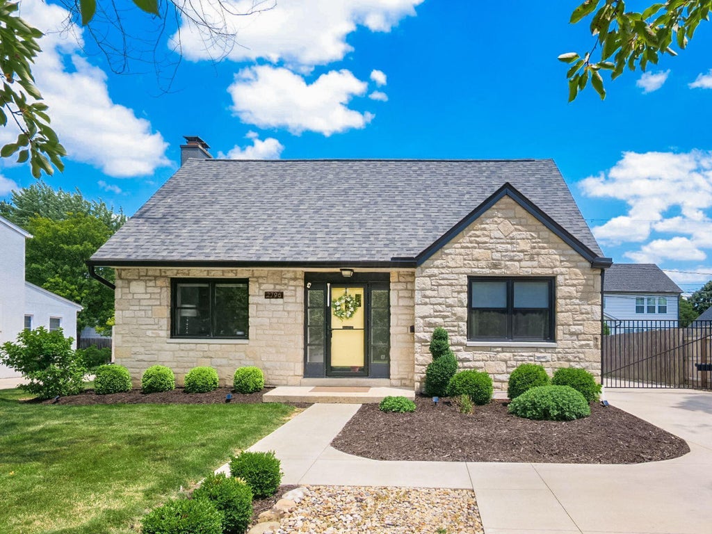 Photo of 2796 Northwest Boulevard, Columbus, OH 43221 (MLS # 226020573)