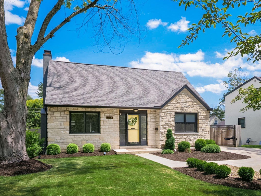 Photo of 2796 Northwest Boulevard, Columbus, OH 43221 (MLS # 226020573)
