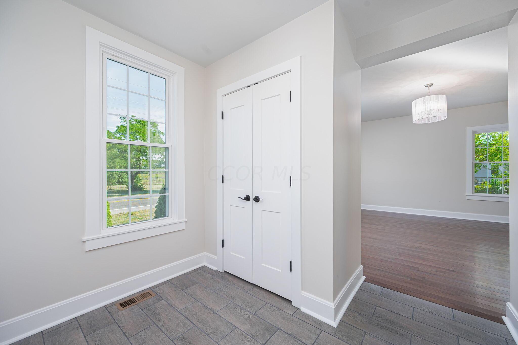6039 Harrisburg Pike, Grove City, Ohio image 3