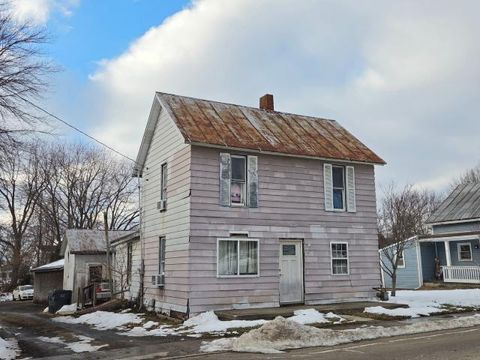 Homes For Sale - 211 N Main Street<br/> Pleasantville, OH 43148