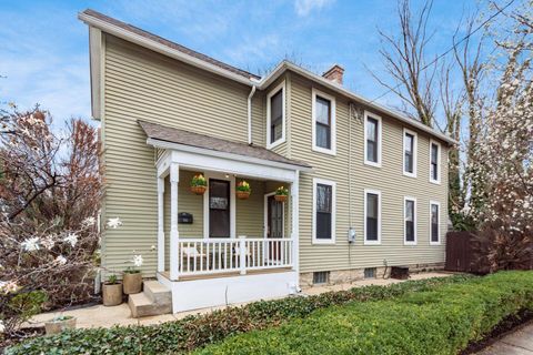 Photo of 106 E Gates Street, Columbus, OH 43206 (MLS # 226009397)