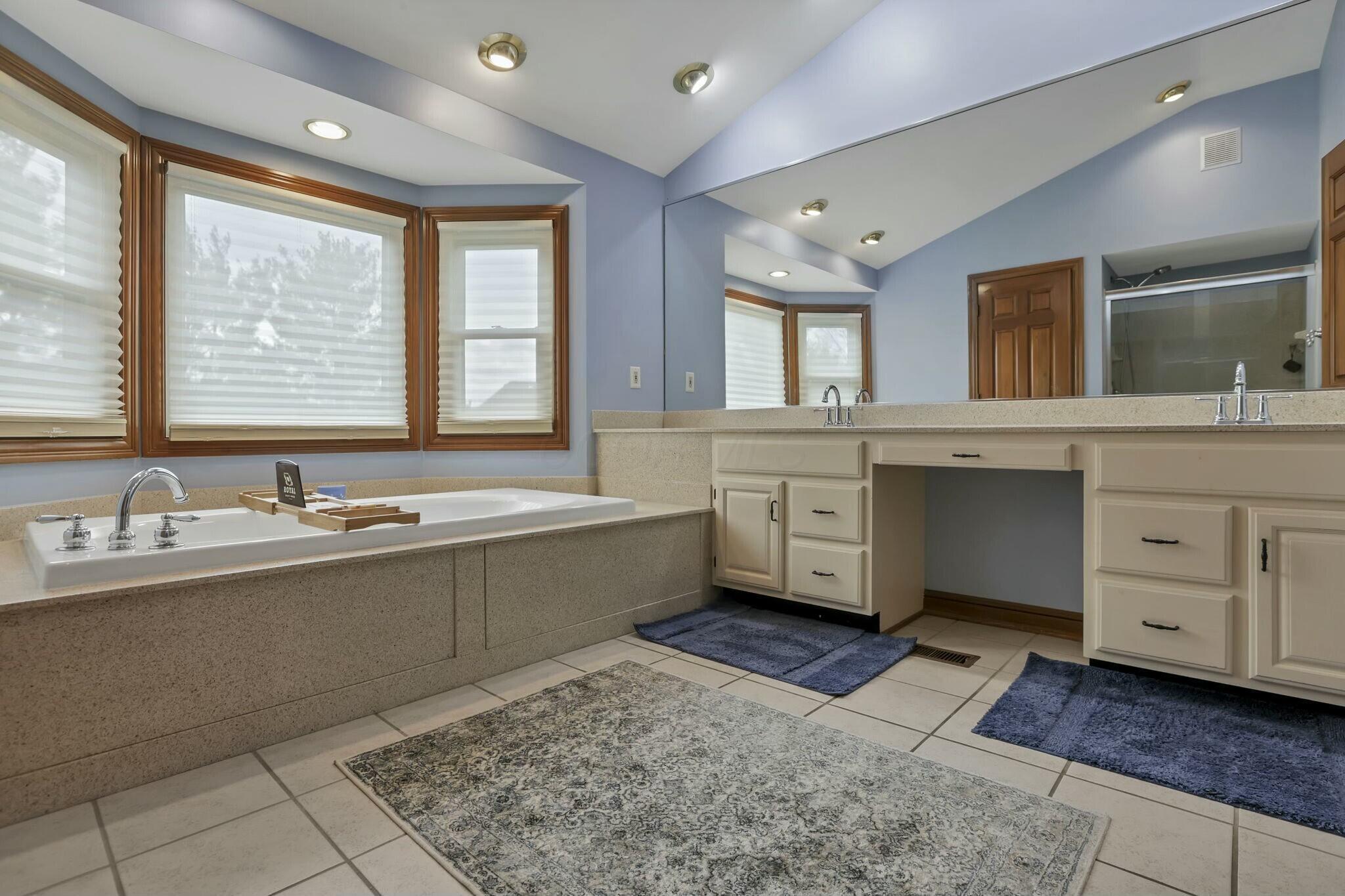 8823 Chateau Drive, Pickerington, Ohio image 36
