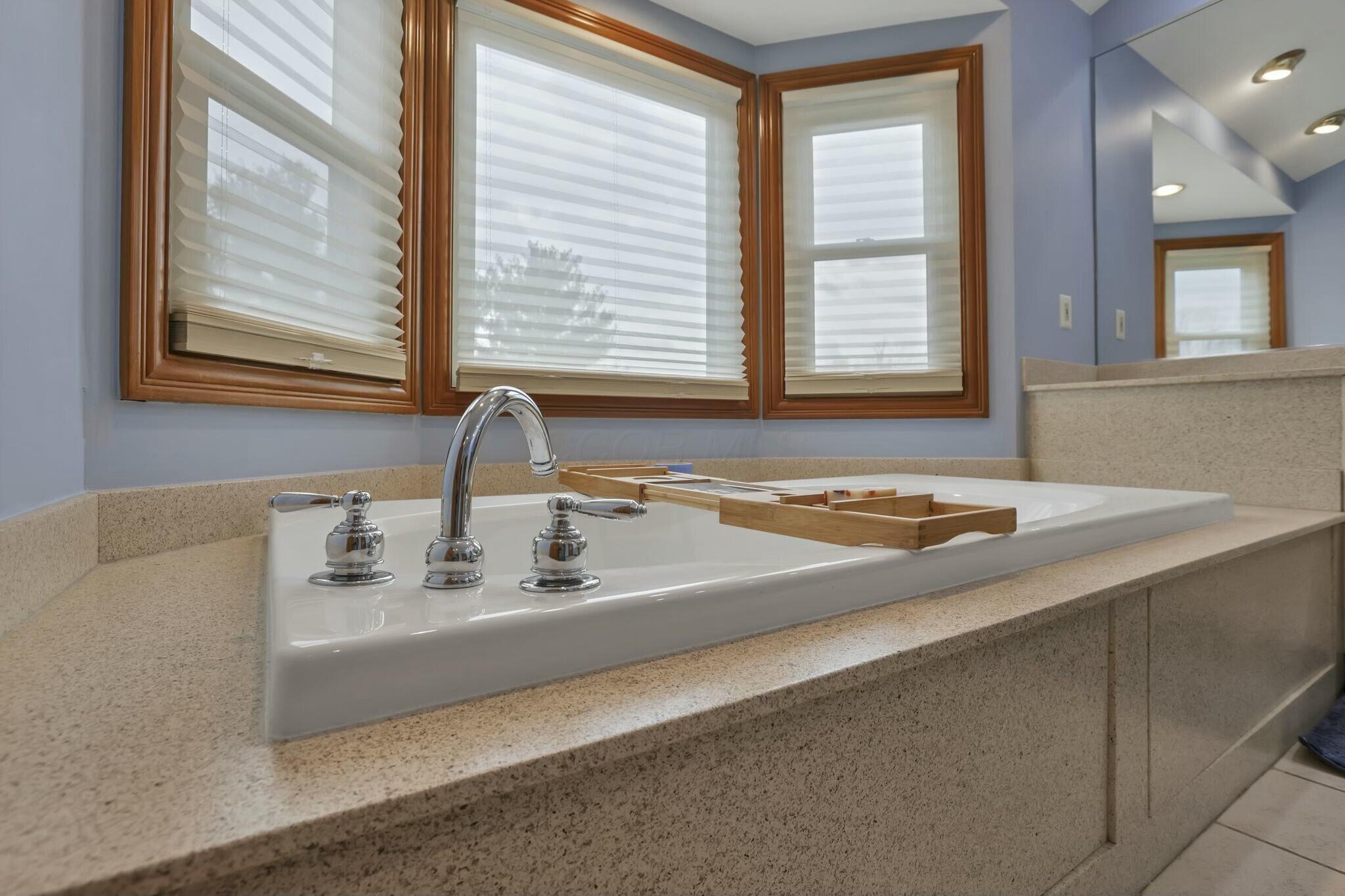 8823 Chateau Drive, Pickerington, Ohio image 38