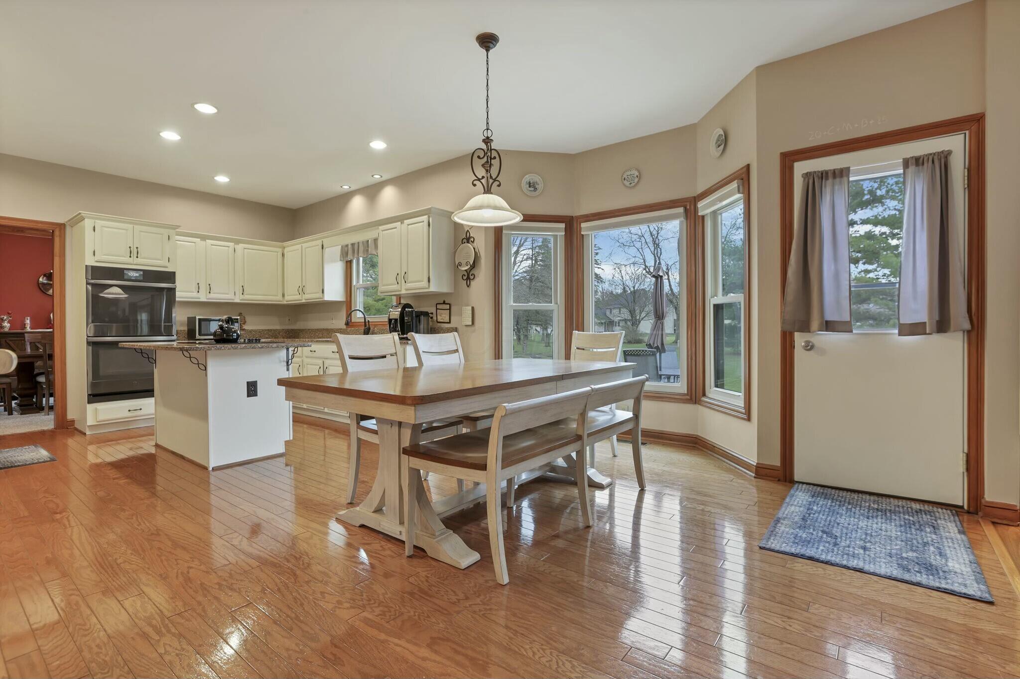 8823 Chateau Drive, Pickerington, Ohio image 24
