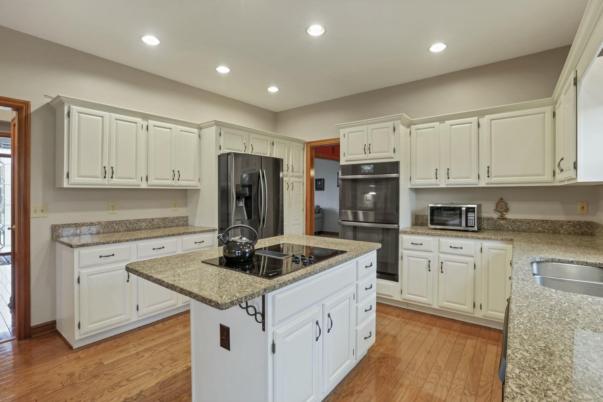8823 Chateau Drive, Pickerington, Ohio image 21