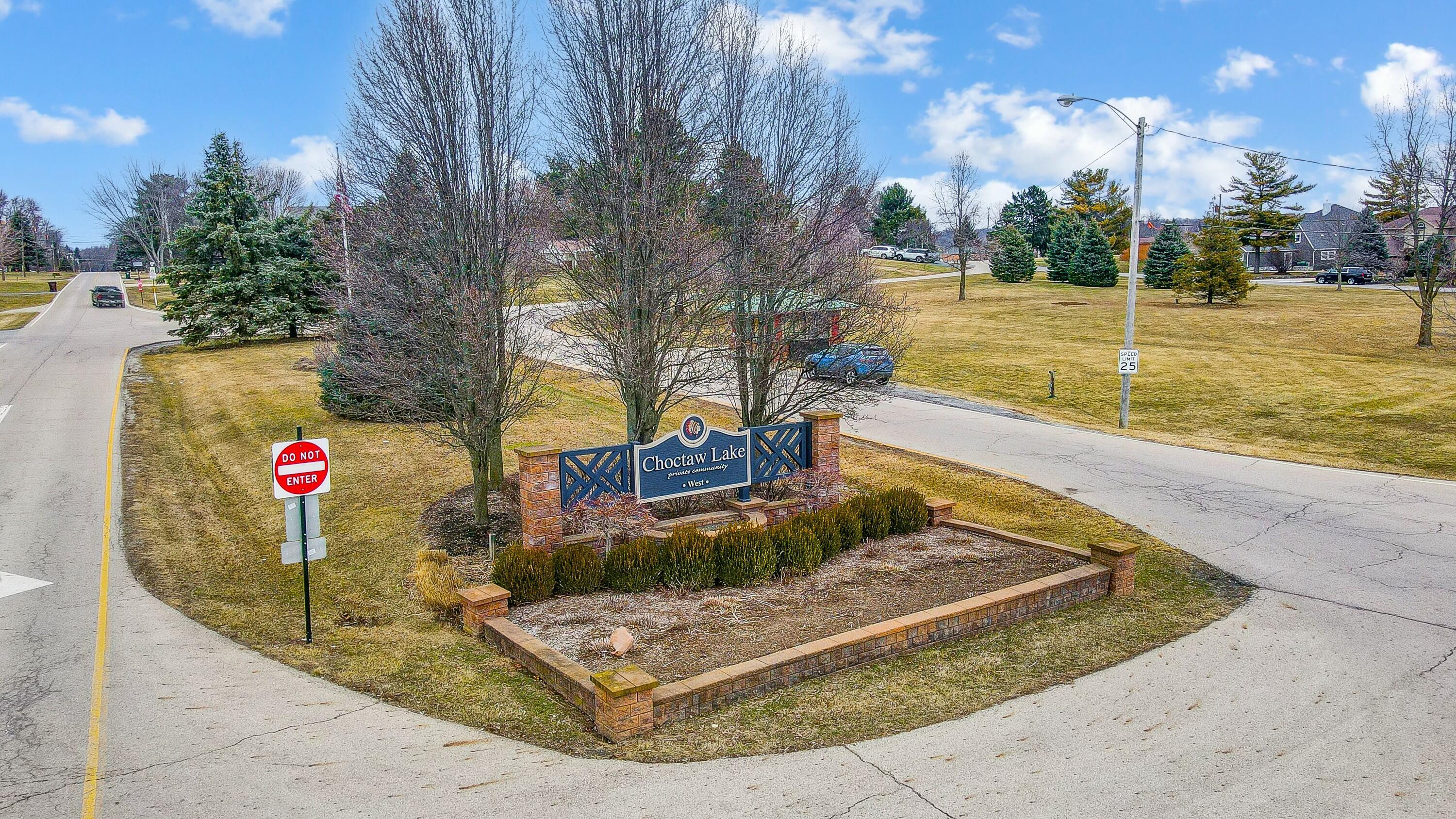 1290 Chickasaw Drive, London, Ohio image 11