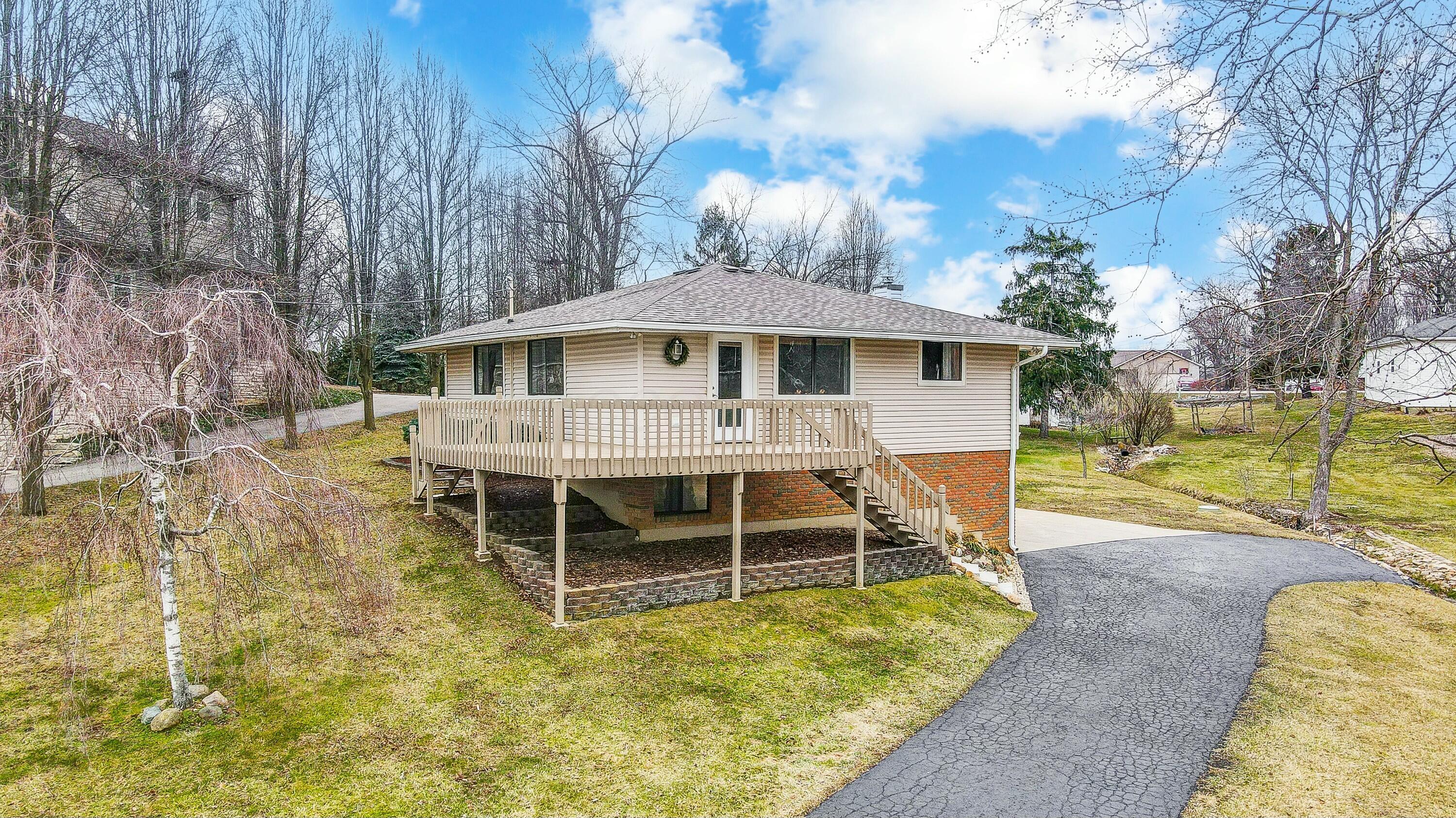 1290 Chickasaw Drive, London, Ohio image 2