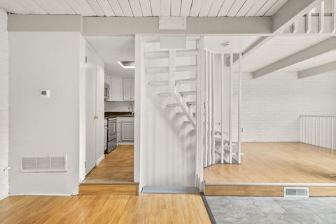 Photo of 5421 Worthington Forest Place E, Columbus, OH 43229 (MLS # 226012500)