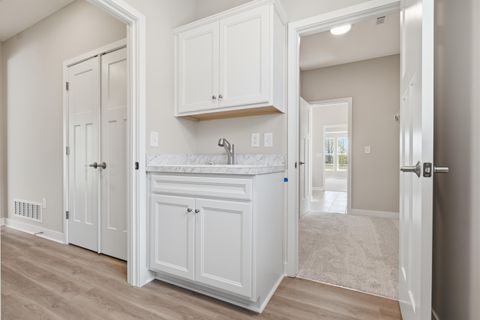 Tiny photo for 4539 Corsican Loop E, Hilliard, OH 43026 (MLS # 225045498)
