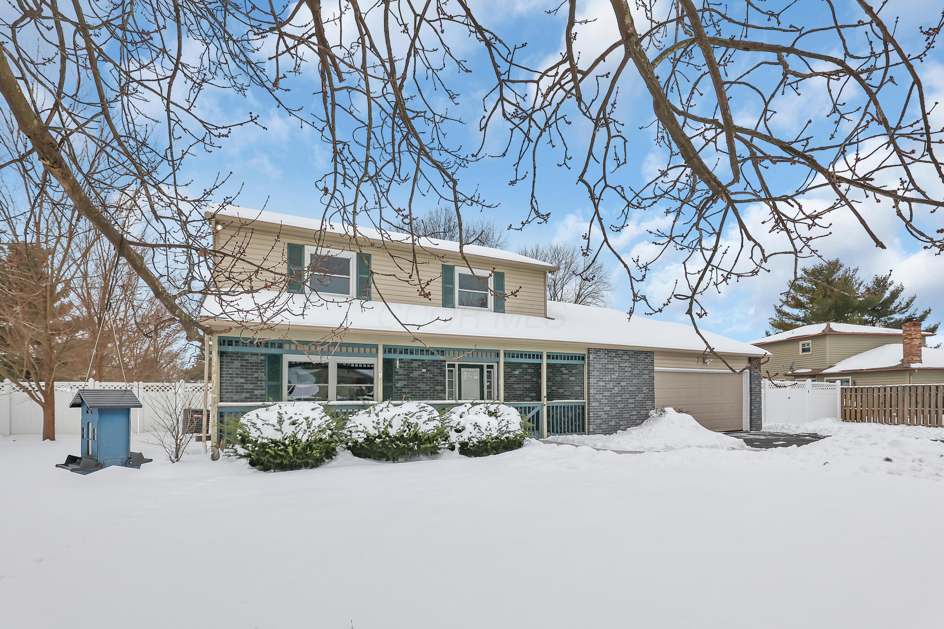 9841 Woodsfield Circle NW