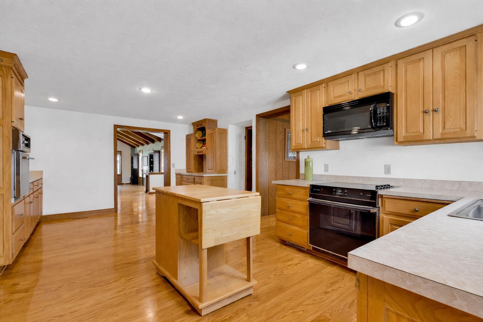 Centerburg, Ohio, 43011, United States, 4 Bedrooms Bedrooms, ,3 BathroomsBathrooms,Residential,Contingent,2052110