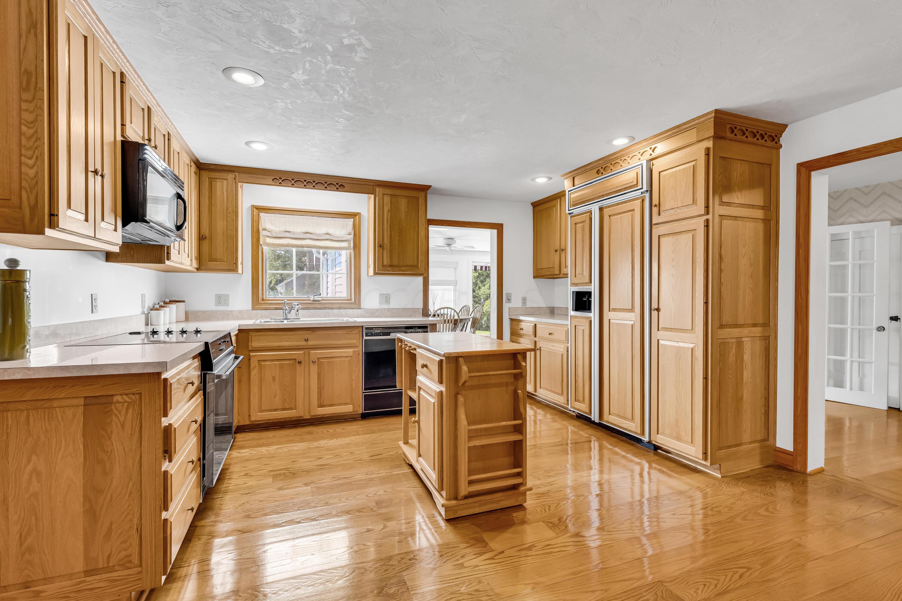 Centerburg, Ohio, 43011, United States, 4 Bedrooms Bedrooms, ,3 BathroomsBathrooms,Residential,Contingent,2052110