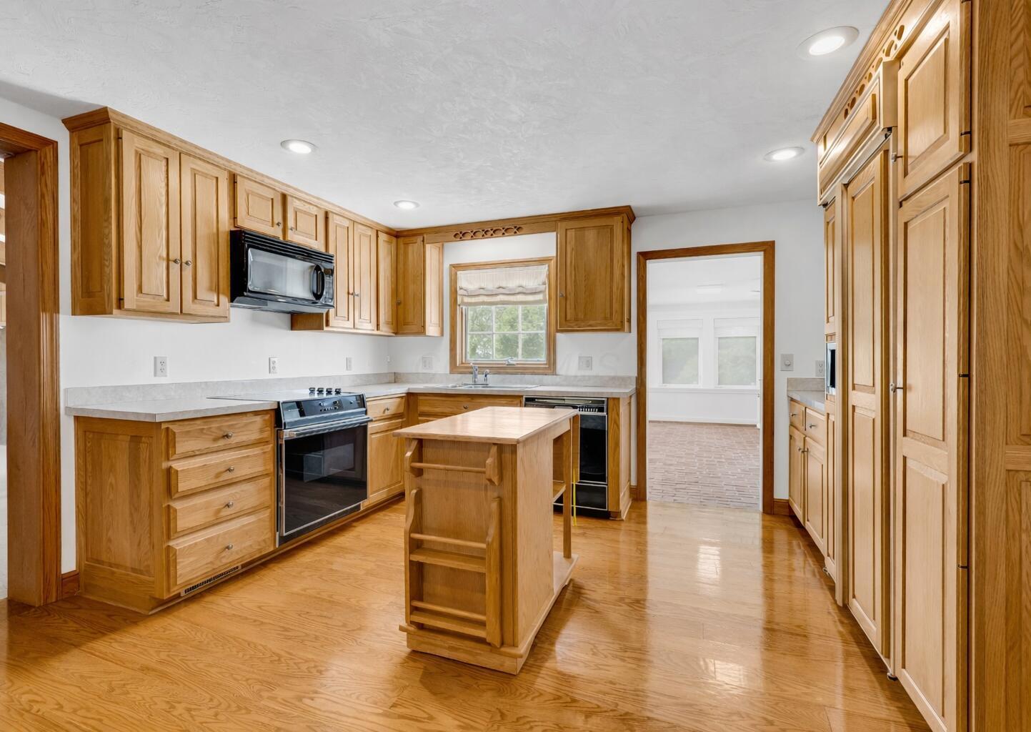 Centerburg, Ohio, 43011, United States, 4 Bedrooms Bedrooms, ,3 BathroomsBathrooms,Residential,Contingent,2052110