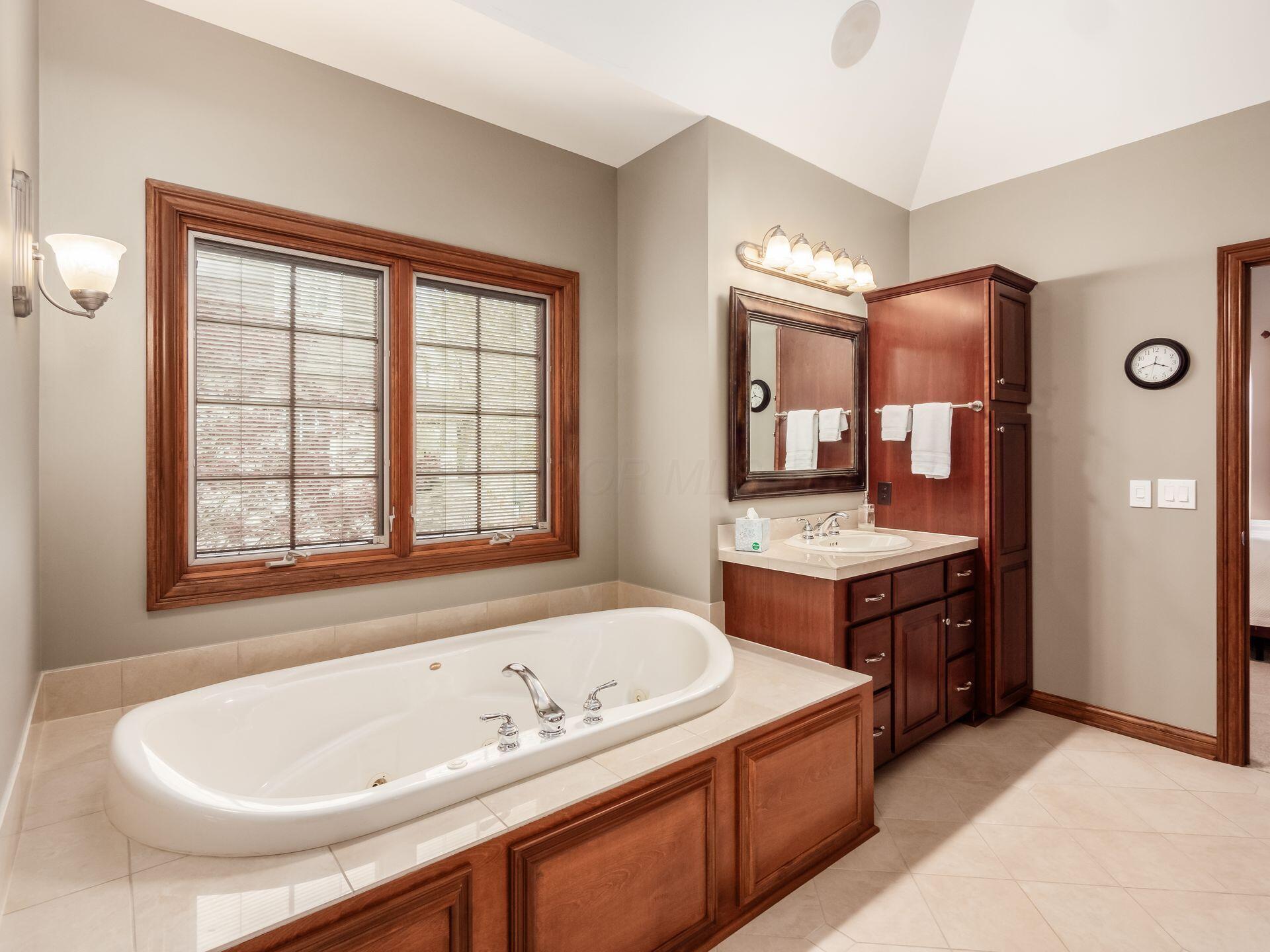 8528 Tartan Fields Drive, Dublin, Ohio image 22