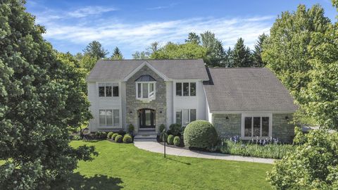 Photo of 2393 Cove Point Court, Powell, OH 43065 (MLS # 226017393)