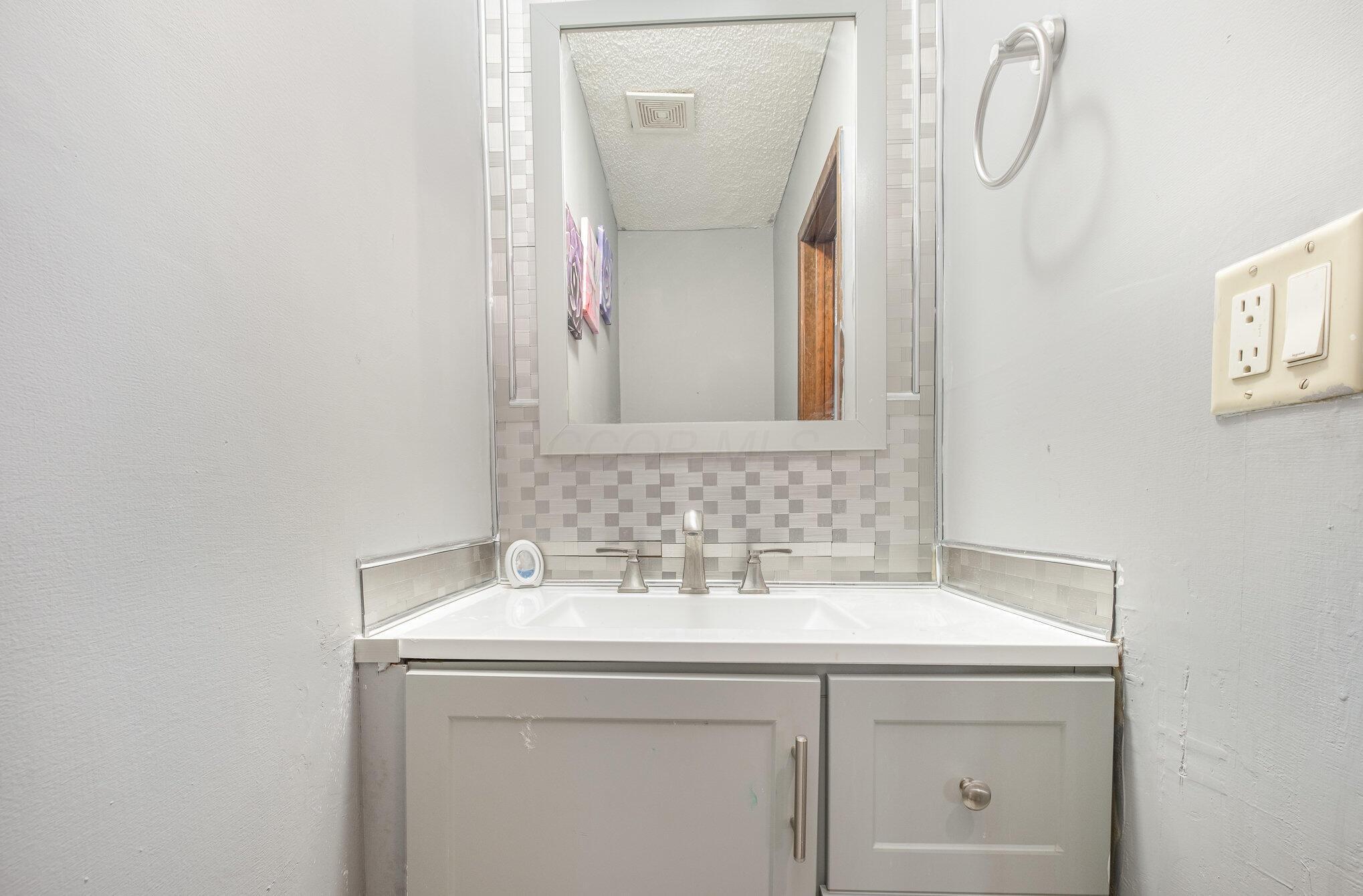 6150 Baskerville Drive, Columbus, Ohio image 16