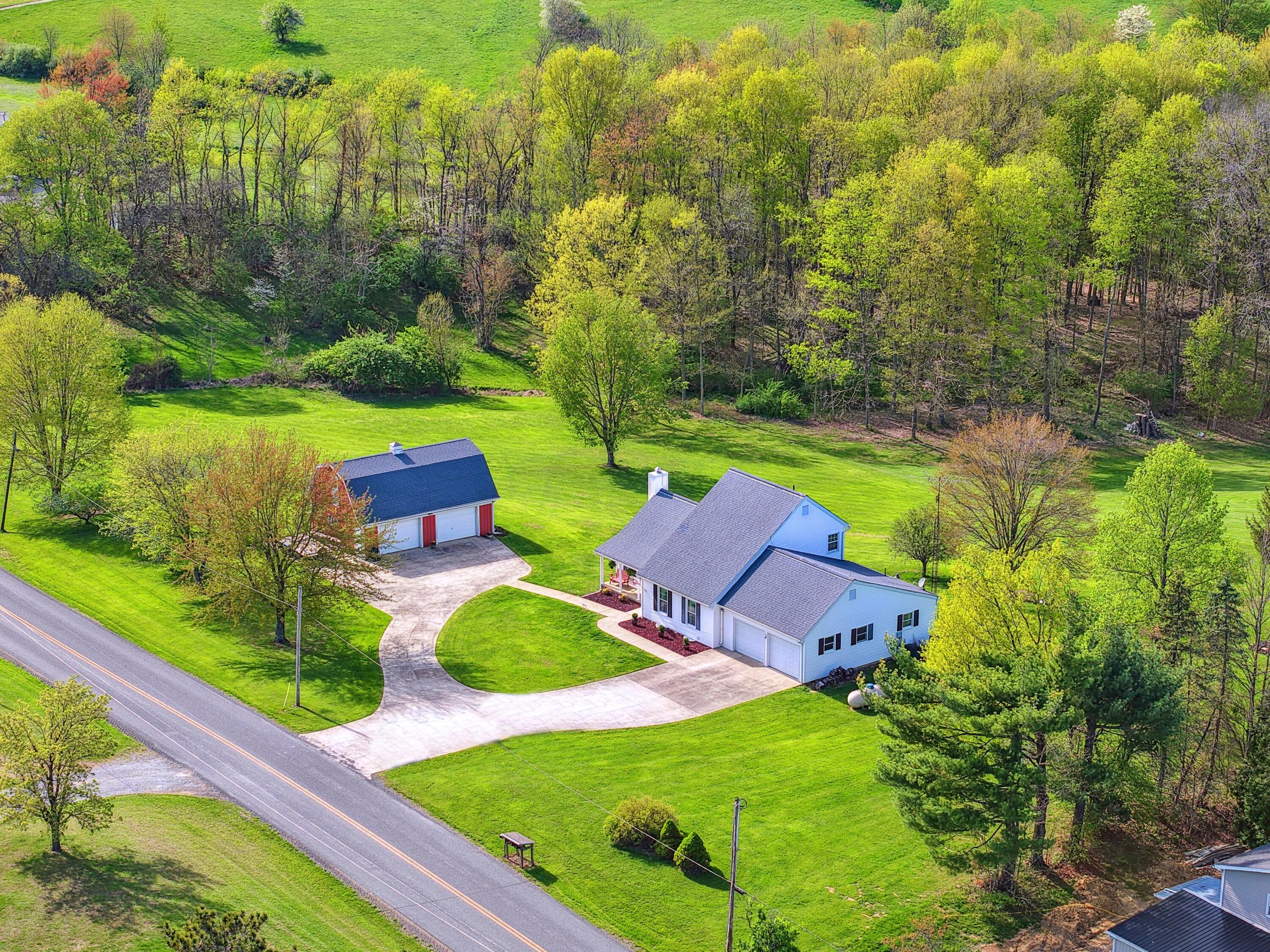 11085 New Delaware Road, Mount Vernon, Ohio image 1