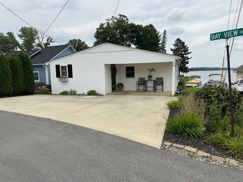 Photo of 28 Bay View Drive, Buckeye Lake, OH 43008 (MLS # 226028180)