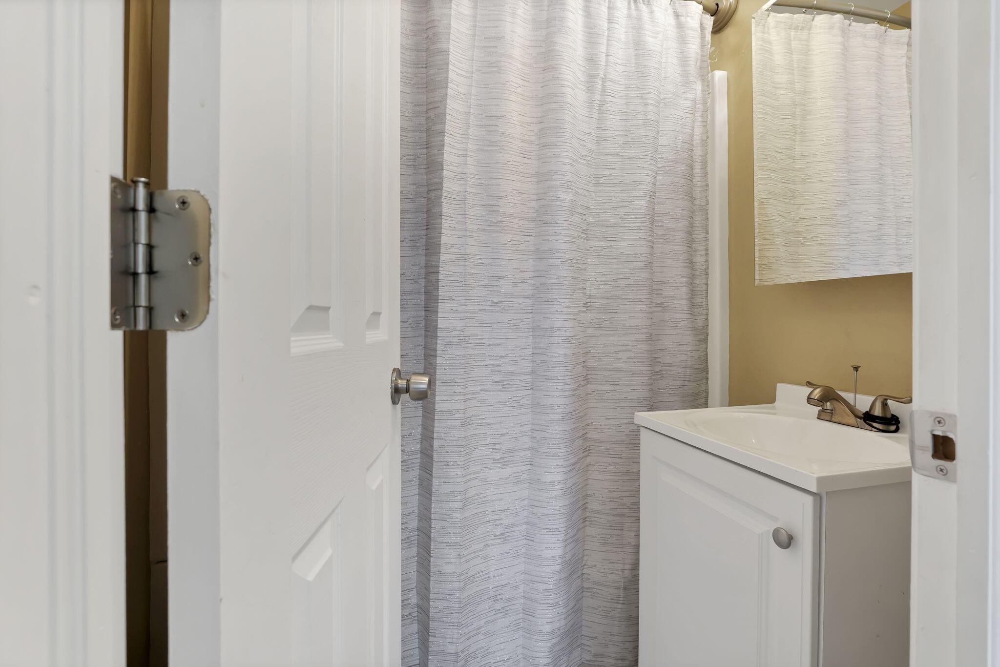 525 Londonderry Lane, Newark, Ohio image 36
