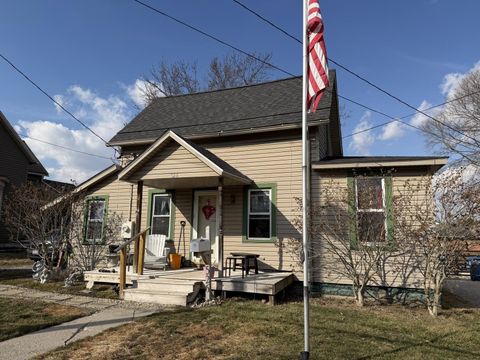 Photo of 526 W 4th Street, Marysville, OH 43040 (MLS # 226005931)