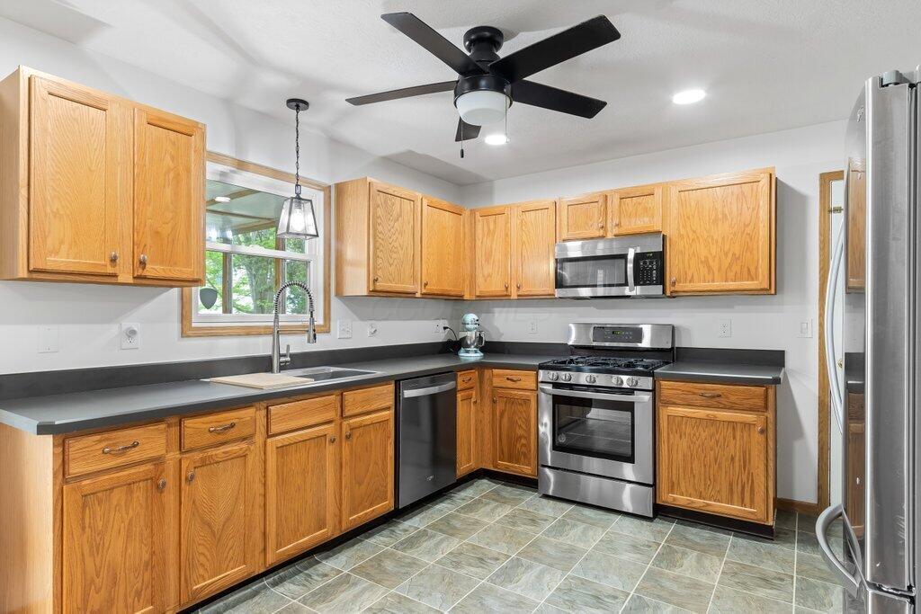 5867 Katara Drive, Galloway, Ohio image 10