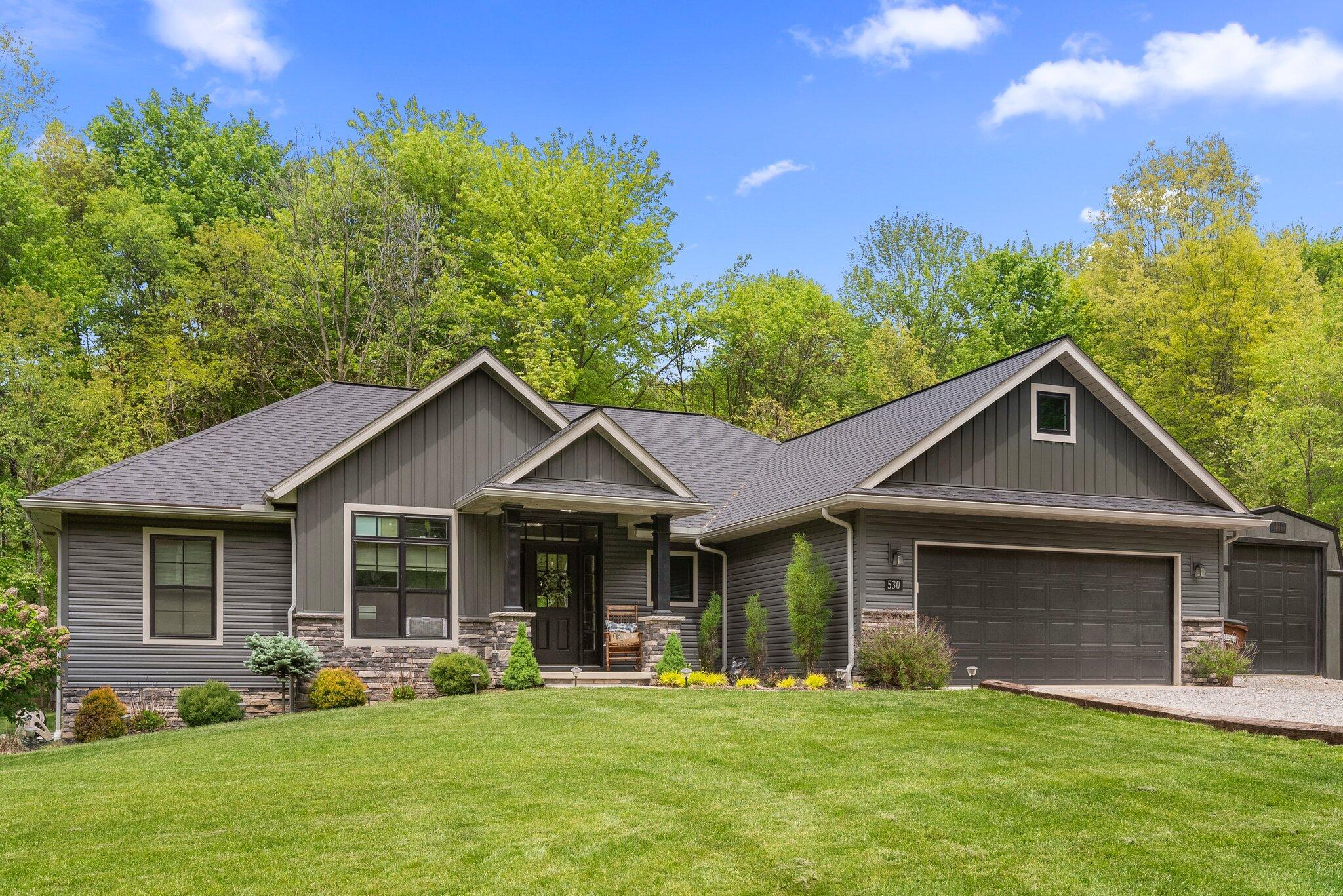 530 Terrace Ridge Circle, Howard, Ohio image 1