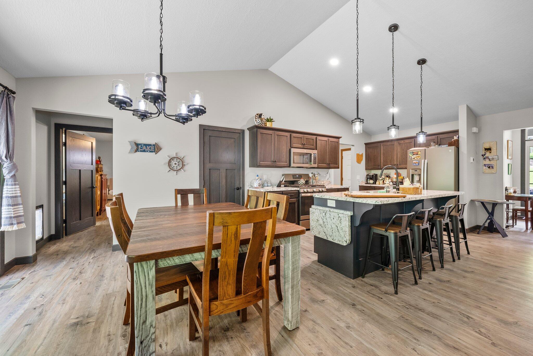 530 Terrace Ridge Circle, Howard, Ohio image 14