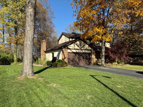 Photo of 1610 Chippewa Court, Grove City, OH 43123 (MLS # 225042077)