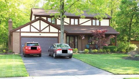 Photo of 1610 Chippewa Court, Grove City, OH 43123 (MLS # 225042077)