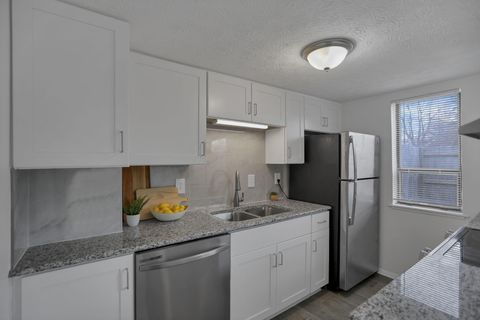 Condo For Sale - 1022 Galliton Court #D<br/> Columbus, OH 43220