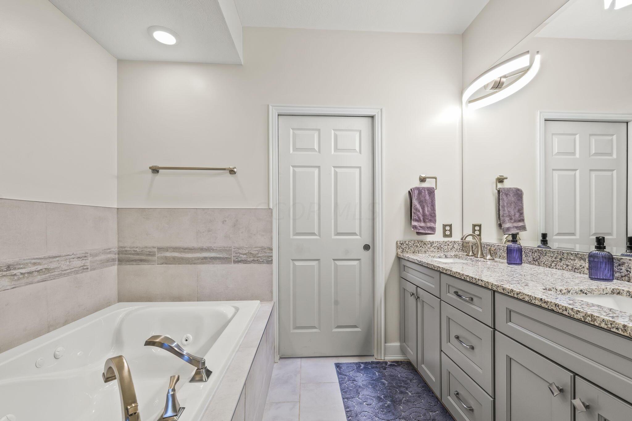 7330 Deer Valley Crossing, Powell, Ohio image 31