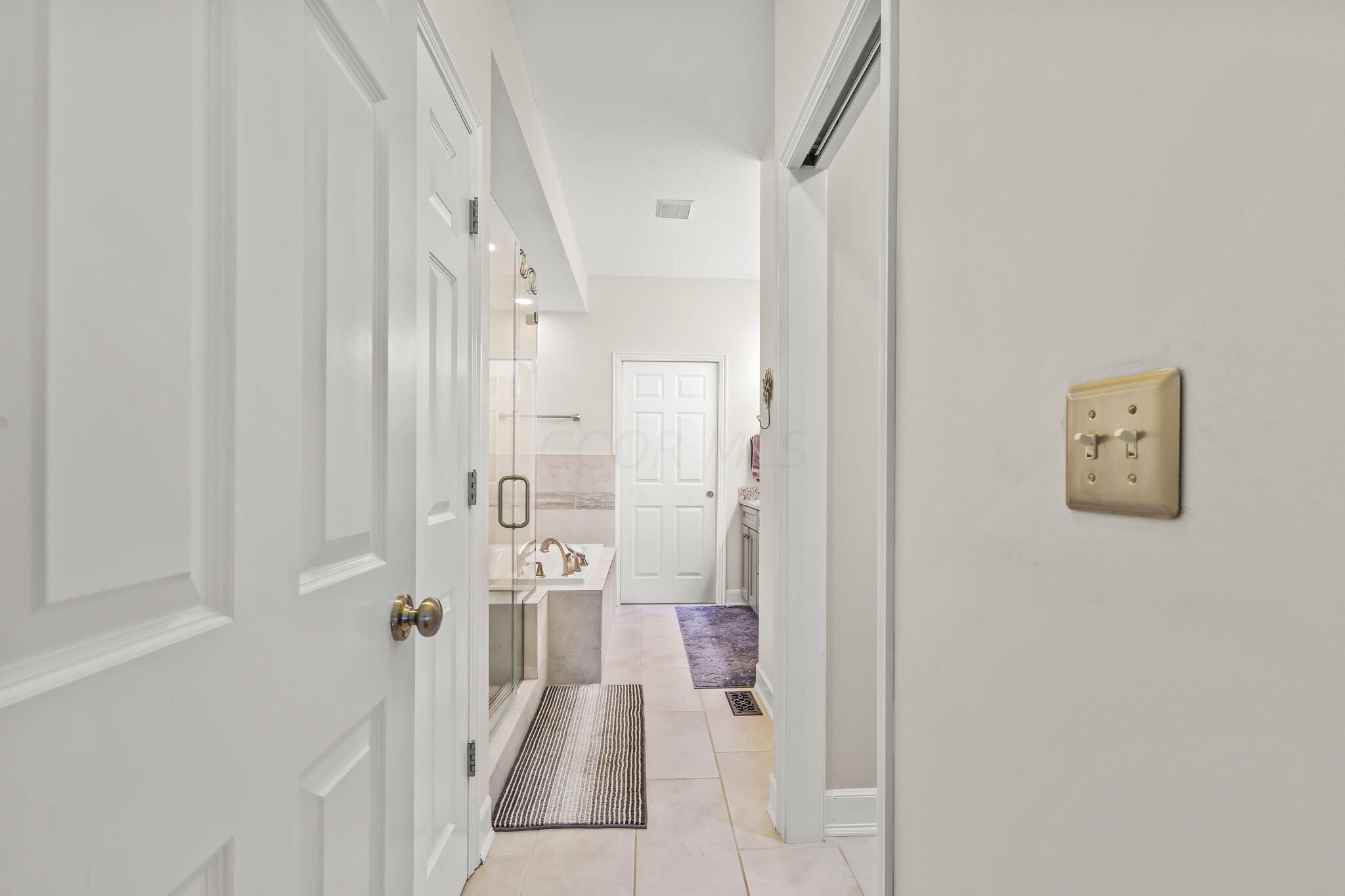 7330 Deer Valley Crossing, Powell, Ohio image 30