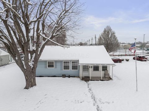 Photo of 4372 Robin Street, Grove City, OH 43123 (MLS # 225044661)
