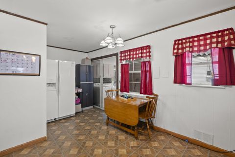 Tiny photo for 4372 Robin Street, Grove City, OH 43123 (MLS # 225044661)